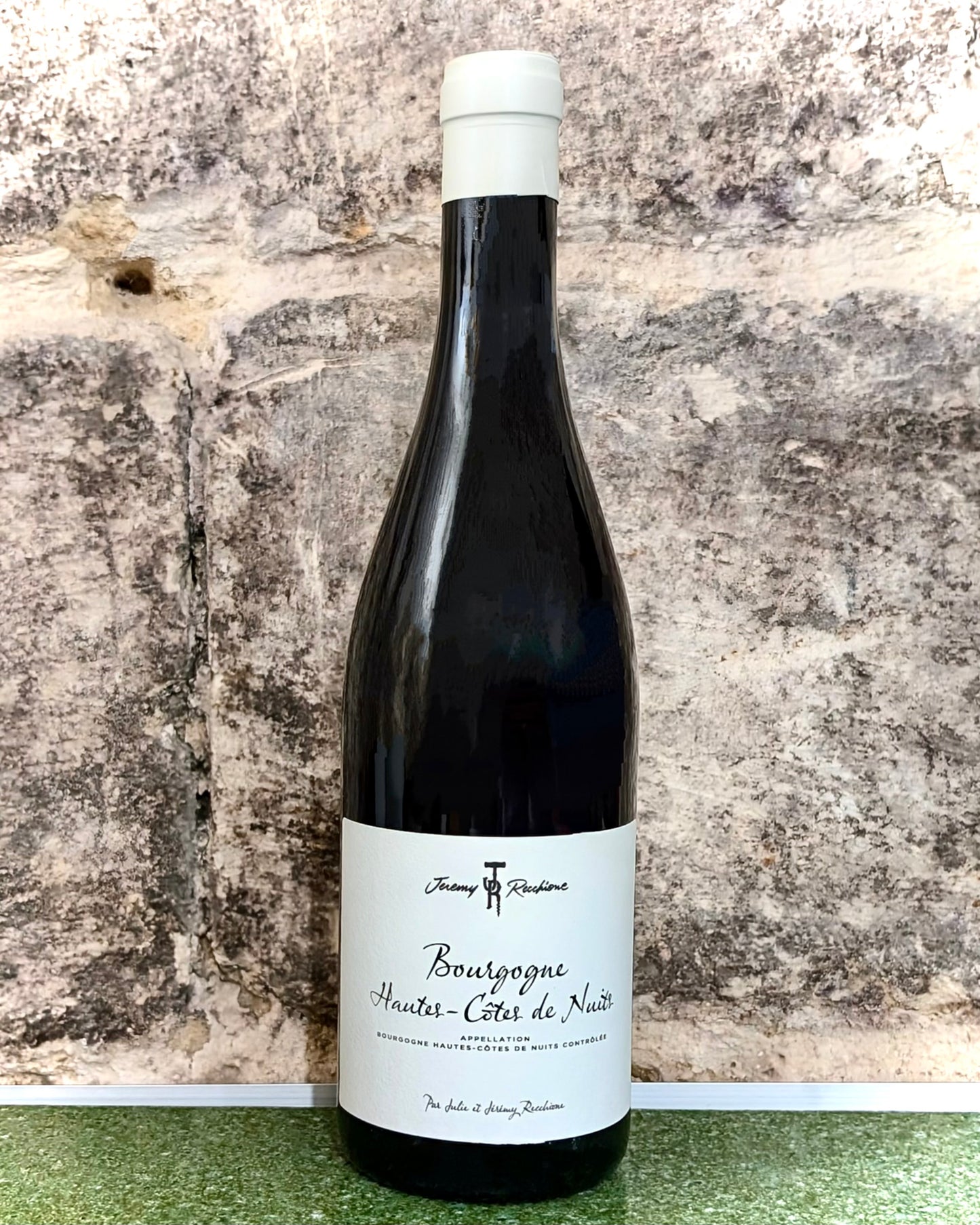 Bouteille de Hautes-Côtes de Nuits 2024 de Julie & Jérémy Recchione, pinot noir de Bourgogne