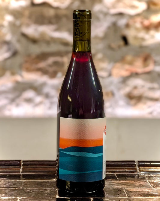 Bouteille de Grignolino 2022 de Thibaud Capellaro, vin rouge léger et floral issu de raisins du Piémont.