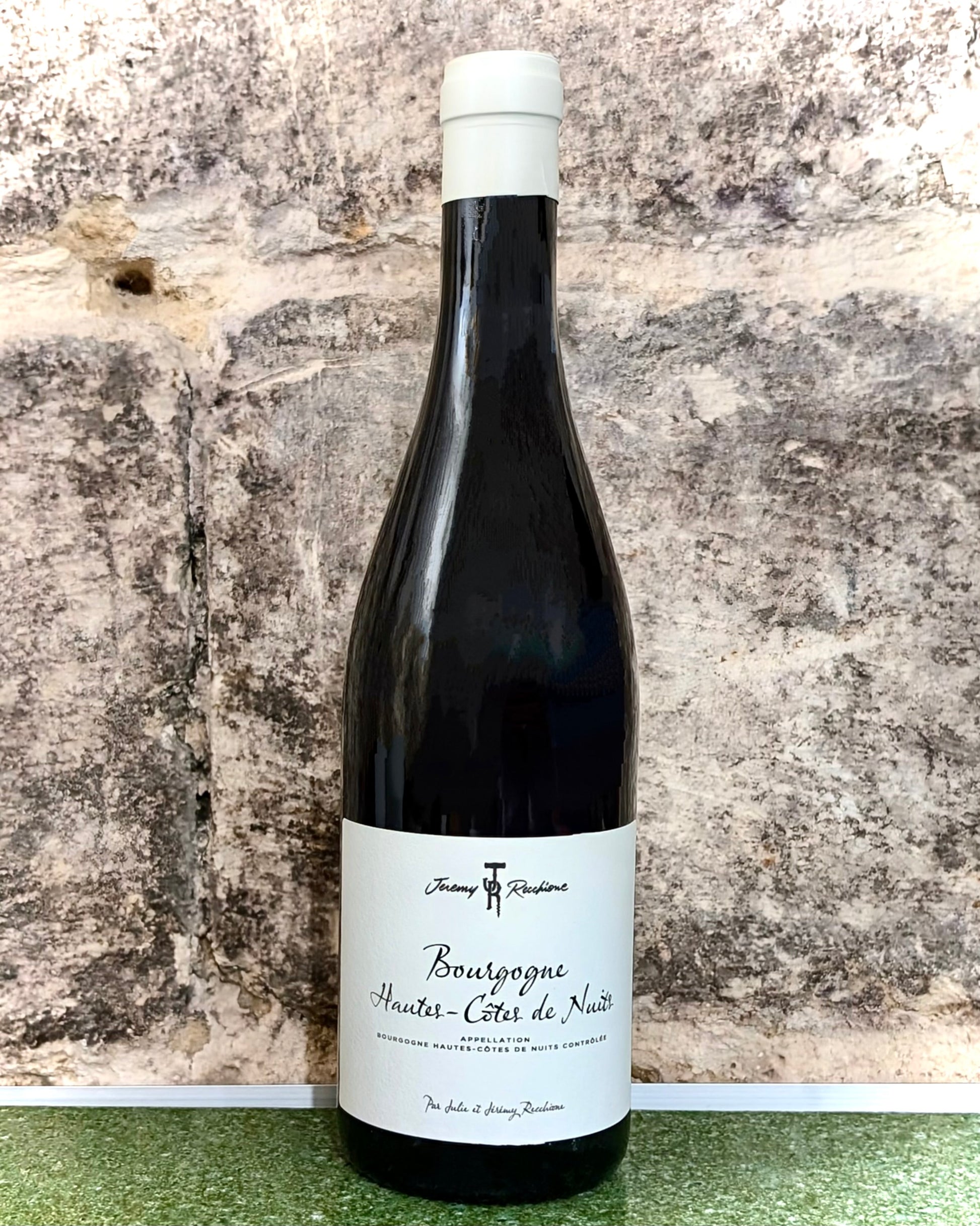 Bouteille de Hautes-Côtes de Nuits 2024 de Julie & Jérémy Recchione, pinot noir de Bourgogne
