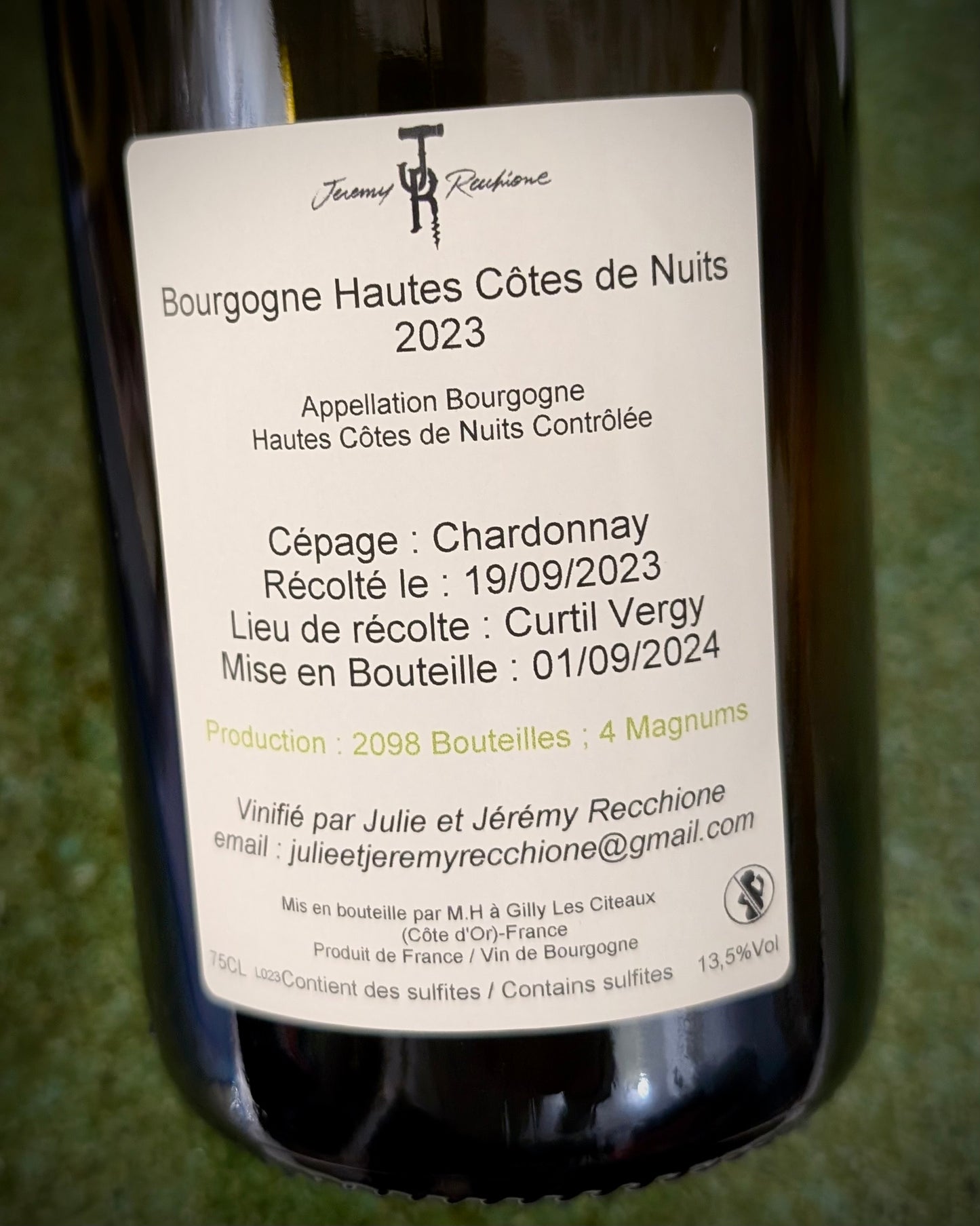 Bouteille de Hautes-Côtes de Nuits Blanc 2023 de Julie & Jérémy Recchione, chardonnay de Bourgogne