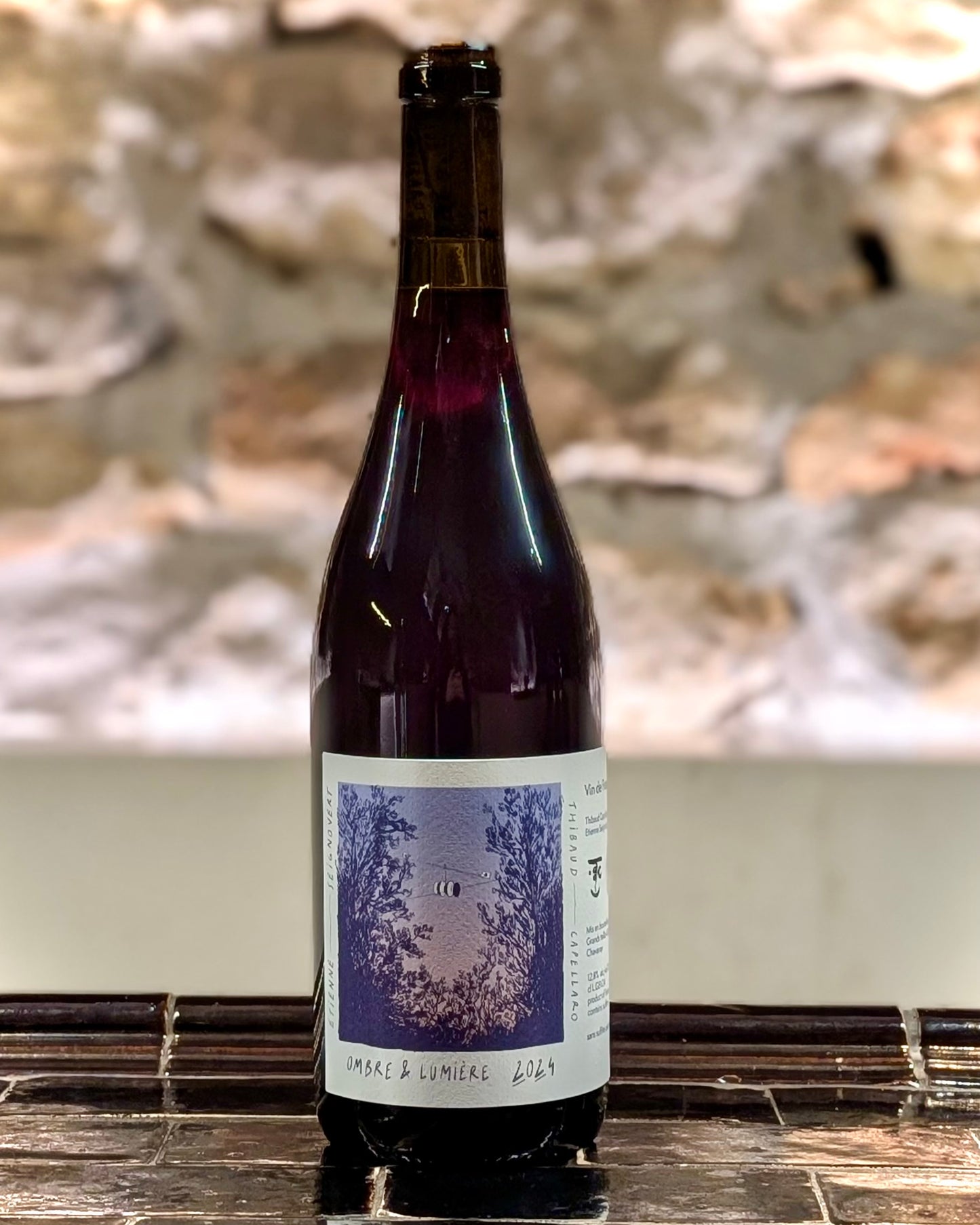 Bouteille d'Ombre et Lumière 2024 de Thibaud Capellaro et Étienne Seignovert, assemblage de syrah, grenache et viognier de la Vallée du Rhône.