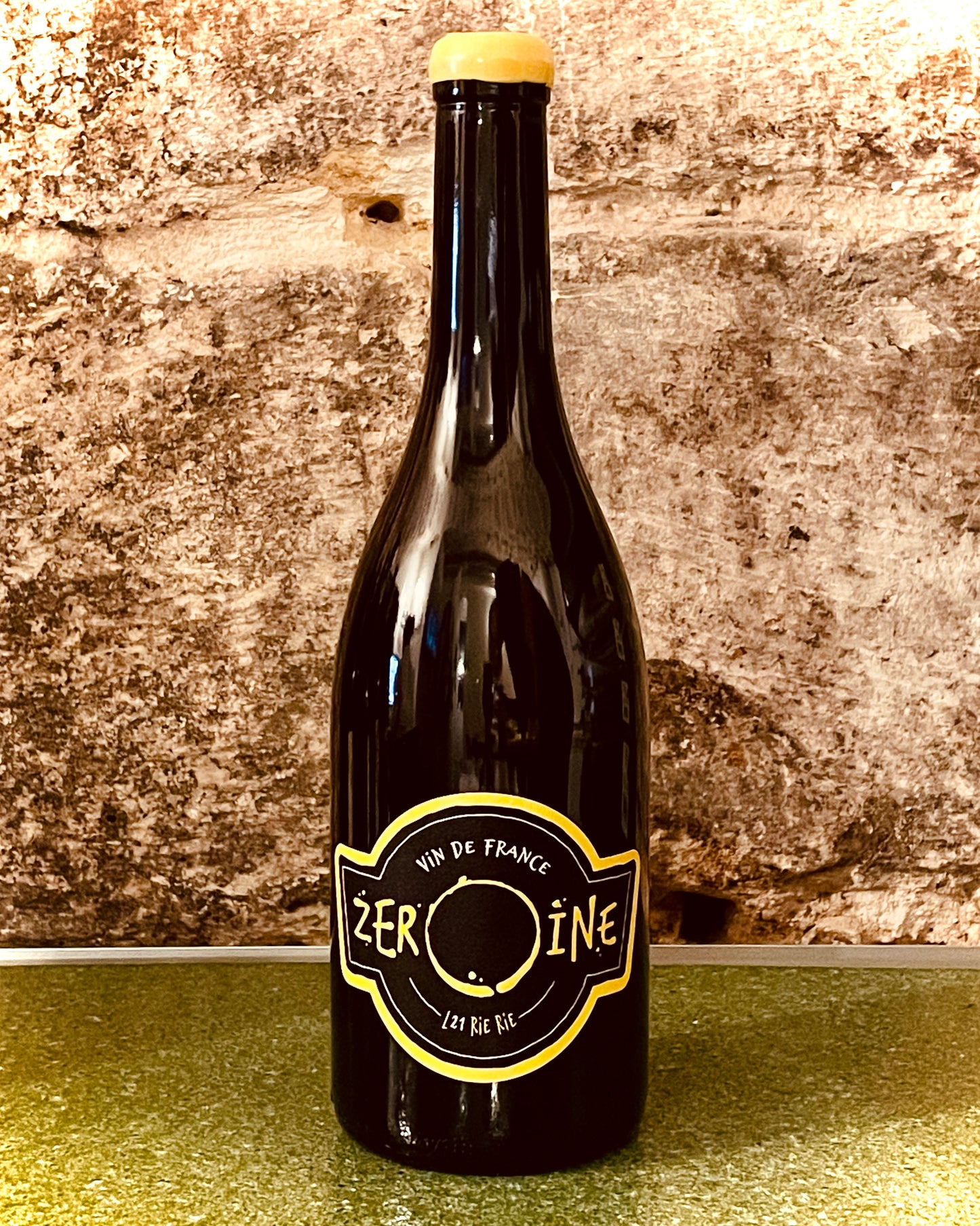 Bouteille de RieRie 2021 du domaine Zéroïne, riesling de Maylis Bernard élevé deux ans en foudre.